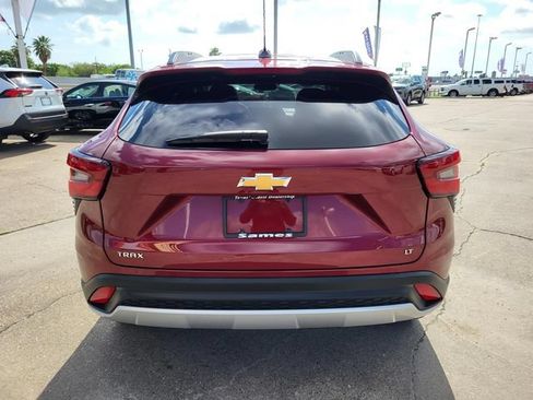 Used 2025 Chevrolet Trax LT FWD image 16