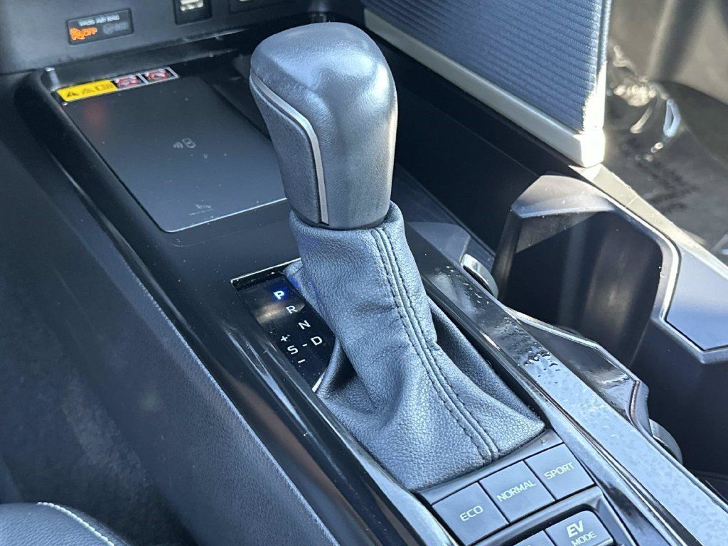 Used 2025 Toyota Camry SE FWD image 39