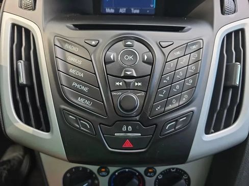 Used 2014 Ford Focus SE w/ SE Sport Package FWD image 28