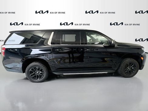 Used 2022 Chevrolet Suburban LT w/ Luxury Package RWD image 9