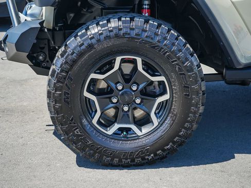 Used 2020 Jeep Gladiator Rubicon image 9