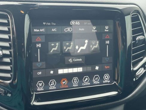 Used 2018 Jeep Compass Limited image 33