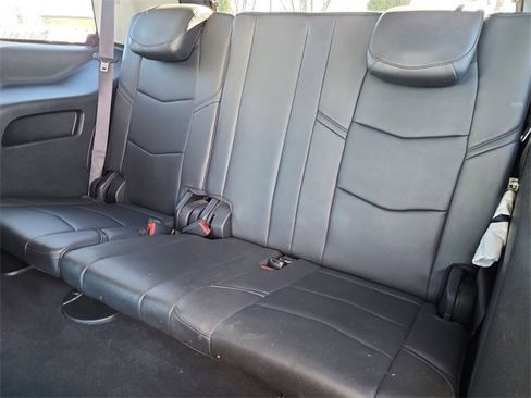 Used 2016 Cadillac Escalade Luxury image 16