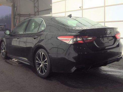 Used 2019 Toyota Camry SE image 4