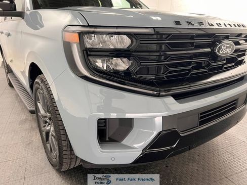 New 2026 Ford Expedition Max Platinum w/ Stealth Appearance Package AWD/4WD image 9