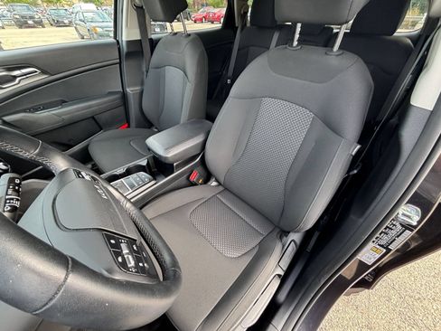 Used 2026 Kia Sportage LX FWD image 35