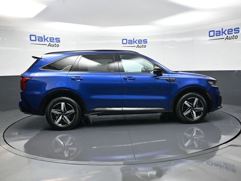 Certified 2022 Kia Sorento EX w/ Panoramic Sunroof Package image 9