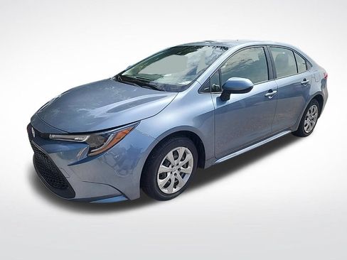 Used 2022 Toyota Corolla LE FWD image 2