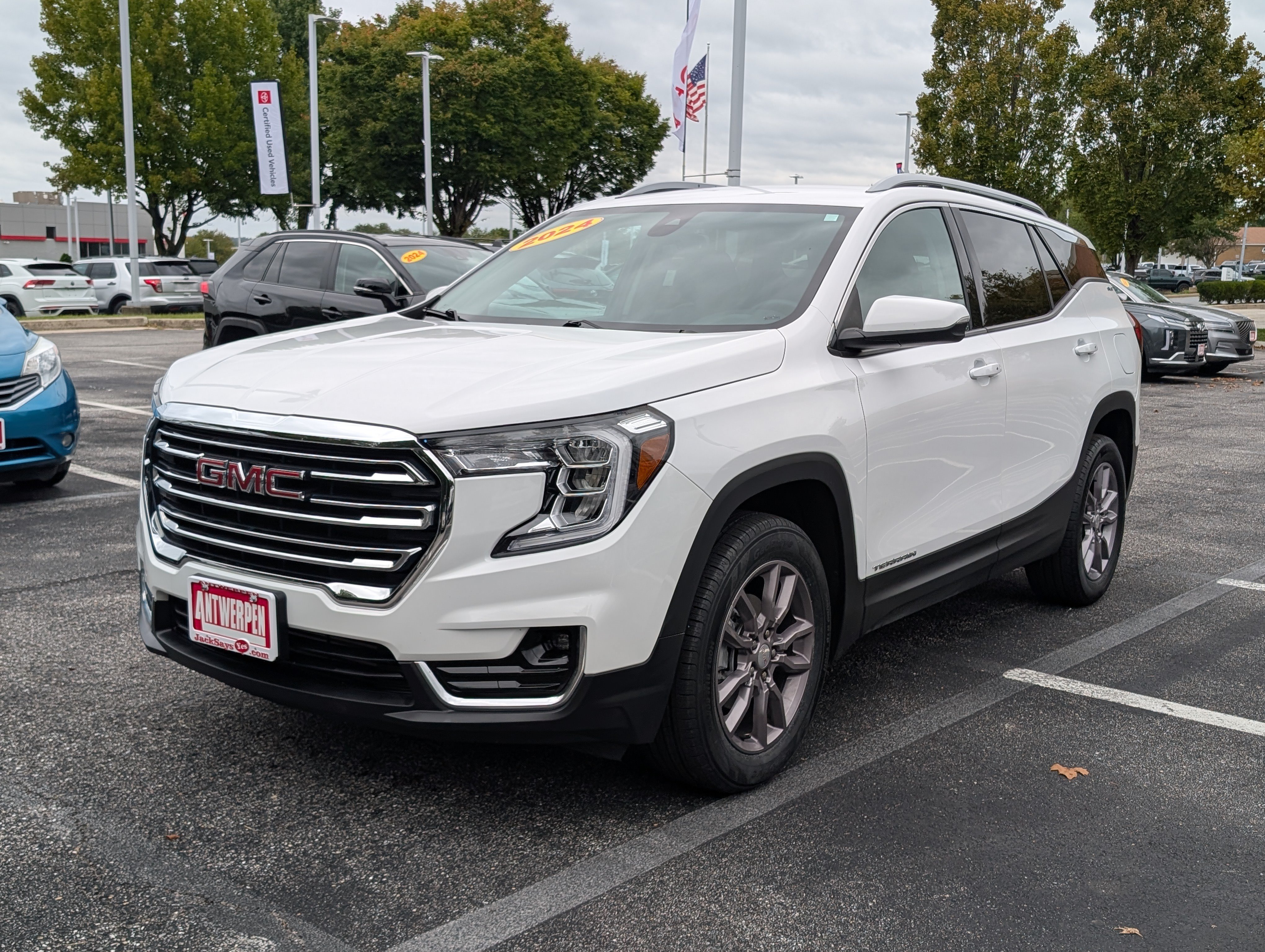 Used 2024 GMC Terrain SLT AWD/4WD image 7