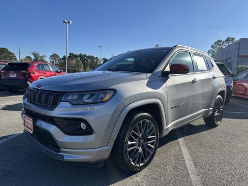 Used 2023 Jeep Compass Limited image 2