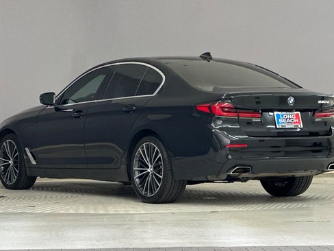 Used 2021 BMW 530e w/ Convenience Package RWD image 3