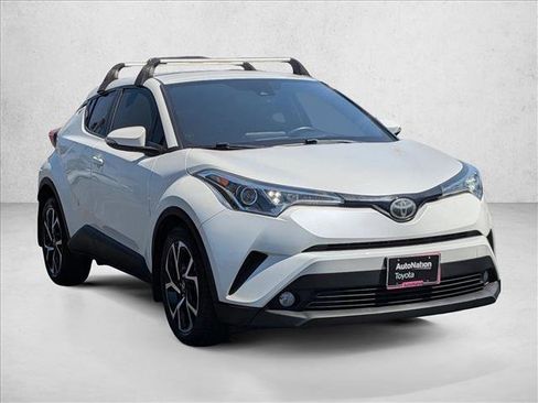 Used 2018 Toyota C-HR XLE FWD image 3