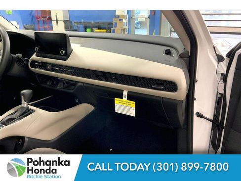 Used 2025 Honda HR-V LX image 17