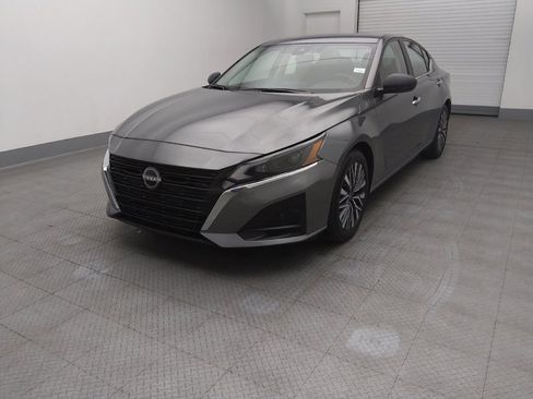 Used 2024 Nissan Altima 2.5 SV image 15