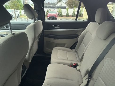 Used 2019 Ford Explorer Base image 10