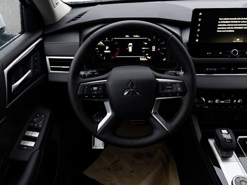 New 2026 Mitsubishi Outlander SEL image 11