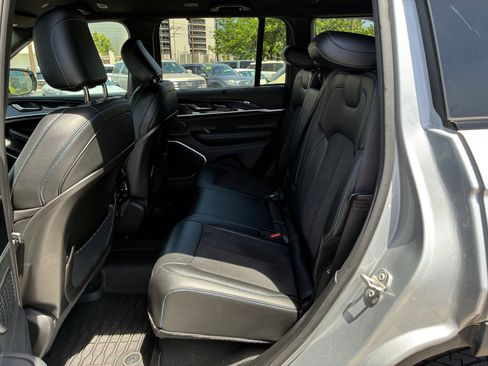 Used 2023 Jeep Grand Cherokee Trailhawk w/ Luxury Tech Group III AWD/4WD image 29