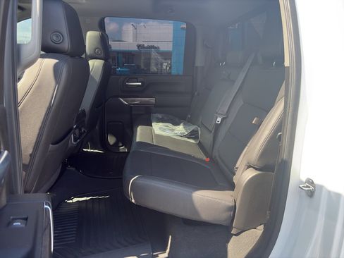 Used 2022 Chevrolet Silverado 2500 LTZ w/ LTZ Convenience Package image 12