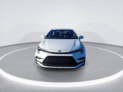 Certified 2025 Toyota Corolla SE w/ SE Premium Package FWD image 5