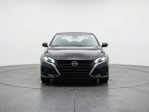 Used 2025 Nissan Altima 2.5 SV FWD image 2