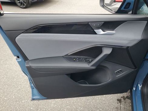 New 2026 Volkswagen Tiguan SE image 14