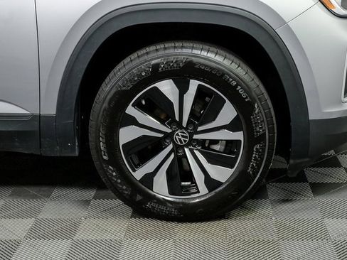 Certified 2025 Volkswagen Atlas SE image 6