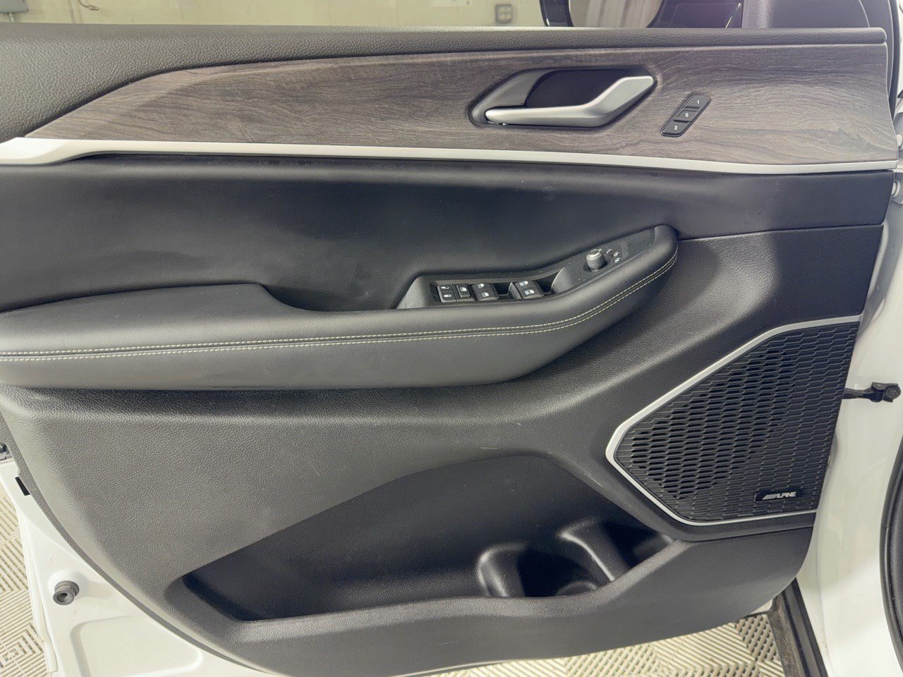 Used 2021 Jeep Grand Cherokee L Limited RWD image 14