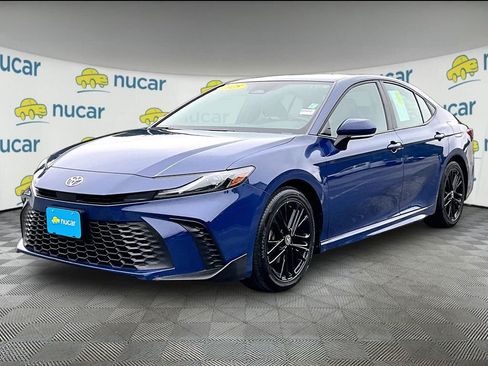Used 2025 Toyota Camry SE FWD image 3
