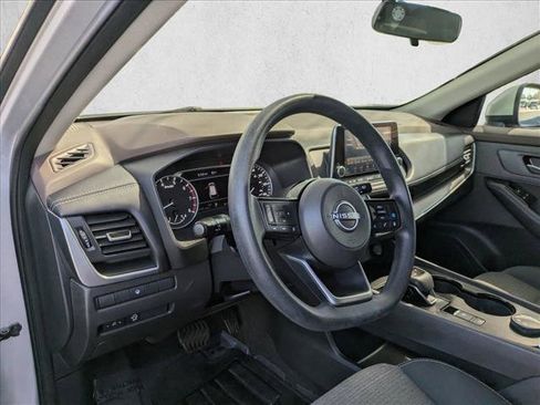 Used 2023 Nissan Rogue SV image 10