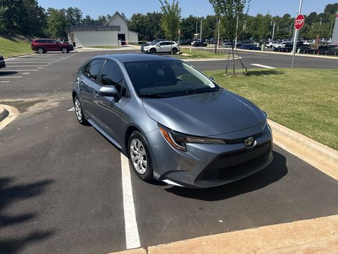 Used 2022 Toyota Corolla LE FWD image 2