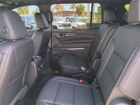 Used 2025 Chevrolet Traverse LT w/ Sun and Wheel Package image 17