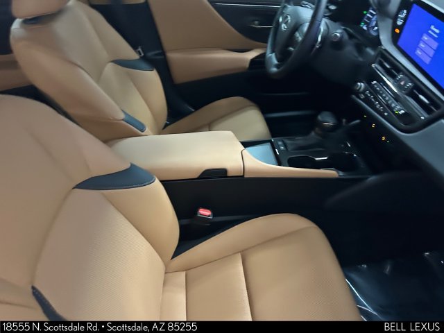 Used 2025 Lexus ES 300h w/ Premium Package FWD image 12