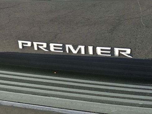 Used 2021 Chevrolet Tahoe Premier w/ Premium Package image 33