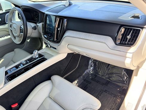 Used 2018 Volvo XC60 T8 Inscription image 31