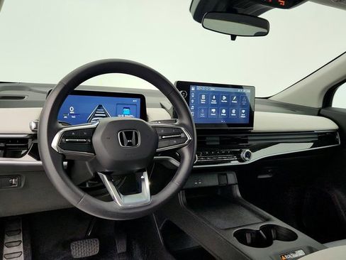 Used 2025 Honda Prologue EX image 12