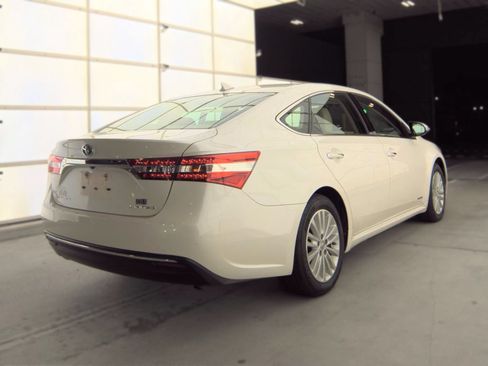 Used 2014 Toyota Avalon Limited w/ Technology Package FWD image 6