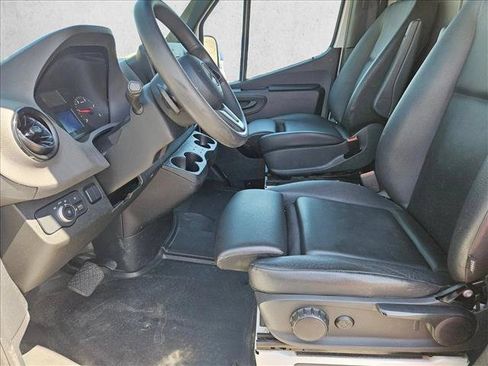 Used 2022 Mercedes-Benz Sprinter 2500 image 10