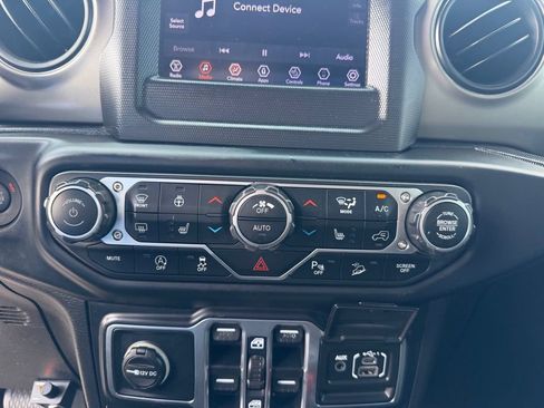 Used 2018 Jeep Wrangler Unlimited Sport S AWD/4WD image 40