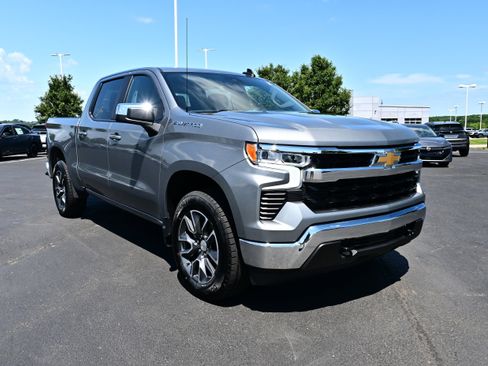 Used 2024 Chevrolet Silverado 1500 LT AWD/4WD image 2
