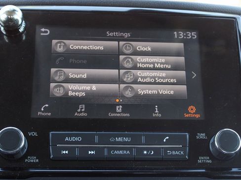 Used 2022 Nissan Titan SV image 29