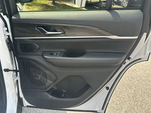 New 2026 Jeep Grand Cherokee Limited RWD image 15