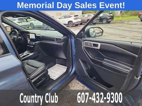 Used 2020 Ford Explorer XLT w/ Equipment Group 202A AWD/4WD image 30
