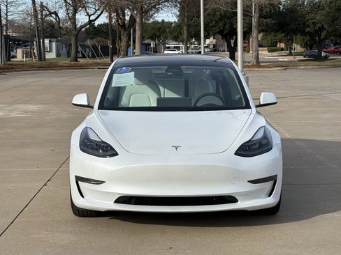 Used 2023 Tesla Model 3 Standard Range image 2