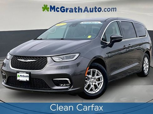 Used 2023 Chrysler Pacifica Touring-L FWD image 3