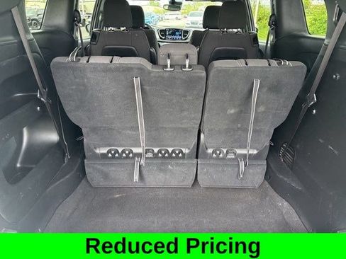 Used 2023 Chrysler Pacifica Touring FWD image 31