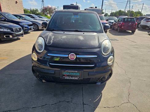 Used 2017 FIAT 500L Lounge w/ Premium Package FWD image 3