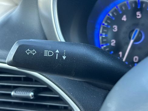Used 2023 Chrysler Pacifica Touring-L FWD image 35