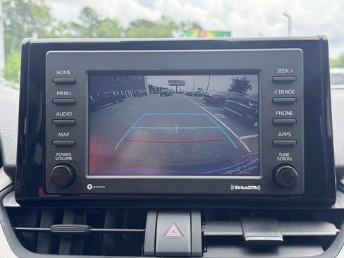 Used 2022 Toyota RAV4 XLE AWD/4WD image 17