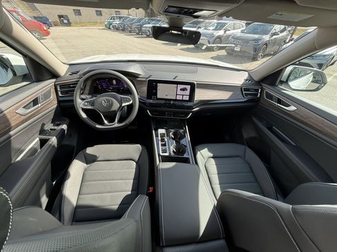 Used 2025 Volkswagen Atlas SEL image 9