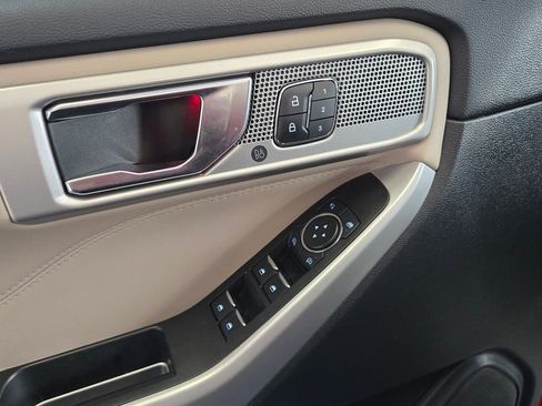 Used 2021 Ford Explorer Limited w/ Equipment Group 301A image 11